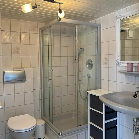 Geraeumige Ferienwohnung In Ruhiger Lage, Perfekt Zum Entspannen شقة *